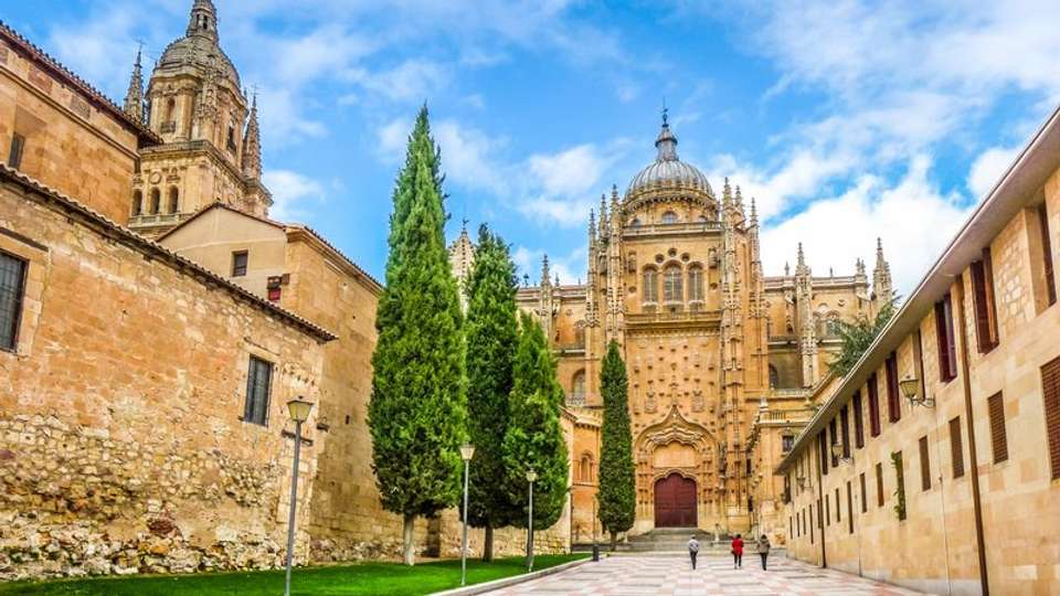 From Portugal to Spain: Porto, the Douro Valley (Portugal) and Salamanca (Spain) (port-to-port cruise) - Tweet World Travel - Portugal - Image 4