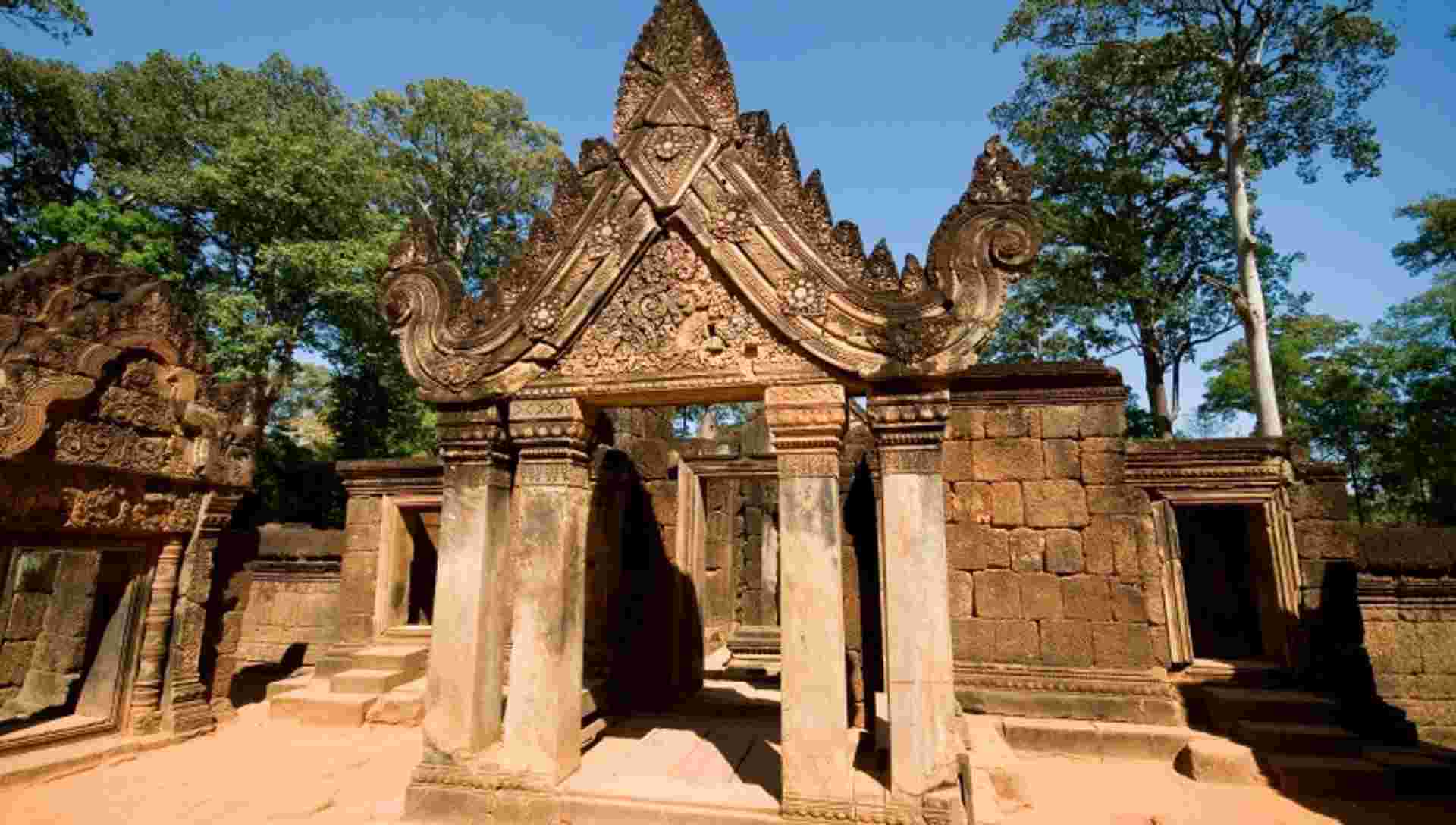From the temples of Angkor to the Mekong Delta, experience unique and exotic end-of-year celebrations - & Hanoi and Halong Bay (port-to-port cruise)