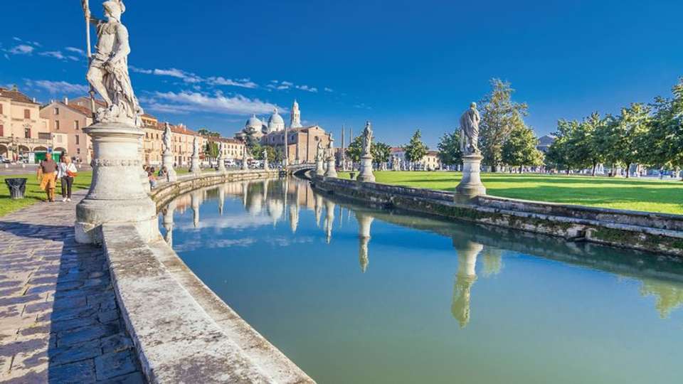 From the Canals of Venice to Renaissance-infused Mantua & Milan and Lake Como Extended Stay (port-to-port cruise) - Tweet World Travel - Italy - Image 4