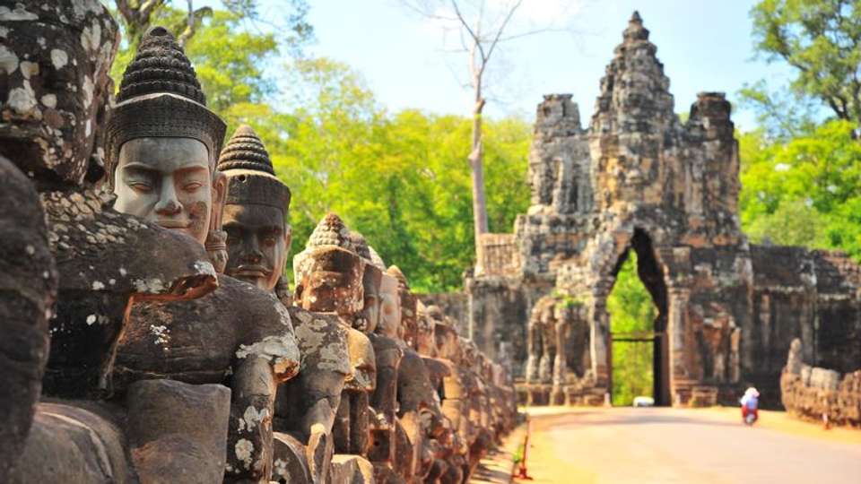 From the Mekong Delta to the Temples of Angkor & Hanoi and Halong Bay (port-to-port cruise) - Tweet World Travel - Vietnam - Image 12
