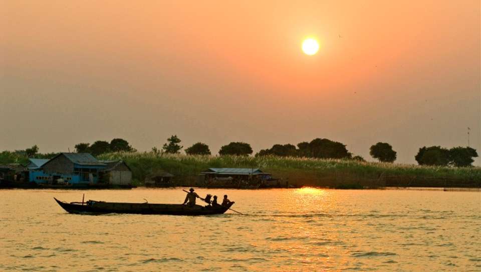 From the Temples of Angkor to the Mekong Delta & Hanoi and Halong Bay (port-to-port cruise) - Croisieurope - Cambodia - Image 9