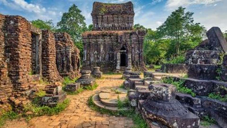 From the temples of Angkor to the Mekong Delta, experience unique and exotic end-of-year celebrations & The Imperial Cities (port-to-port cruise) - Croisieurope - Cambodia - Image 4