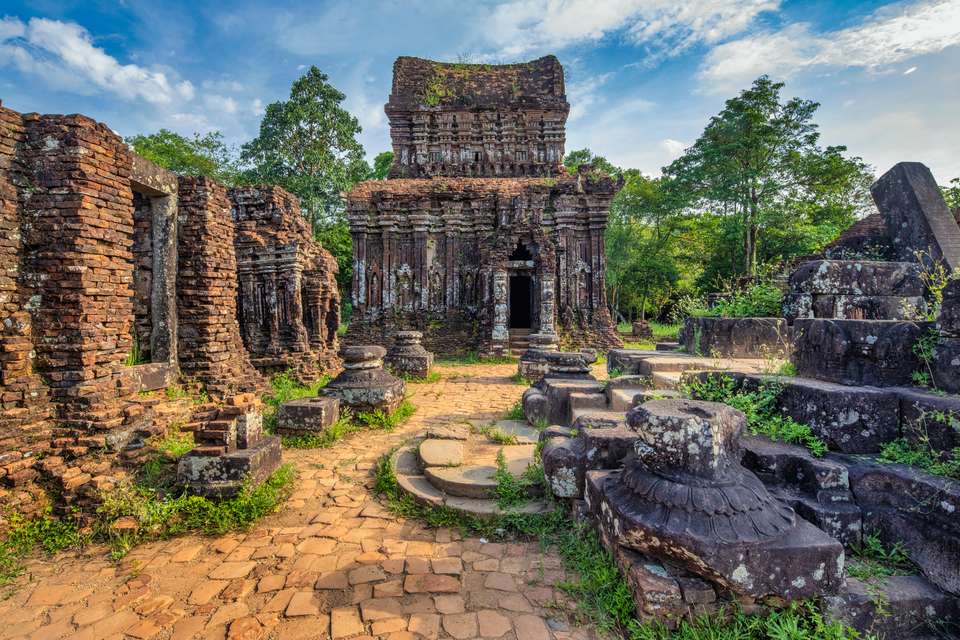 From the temples of Angkor to the Mekong Delta, experience unique and exotic end-of-year celebrations & The Imperial Cities (port-to-port cruise) - Tweet World Travel - Cambodia - Image 3