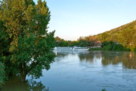Eastern Europe Guided And Escorted Tours: From The Tisza To The Danube, Through The Real Hungary (port-to-port Cruise)