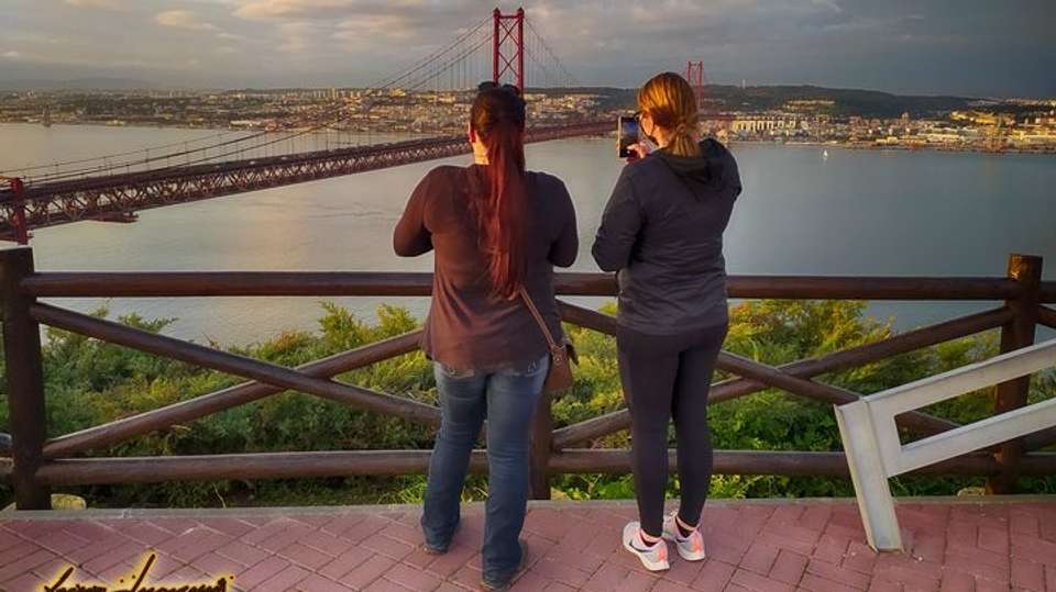 Full-Day Arrábida Wine Tour with Wine and Food Tasting - Look Around Tours - Portugal - Image 7