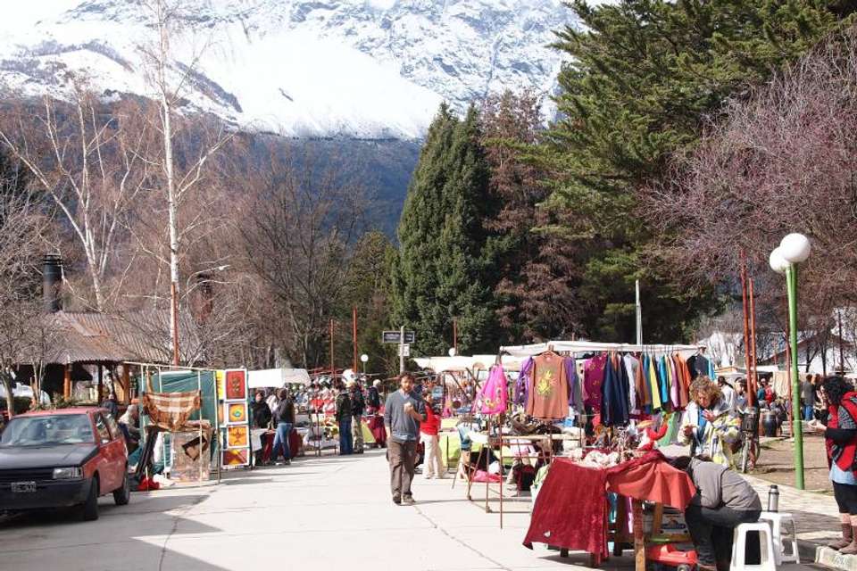 Full Day El Bolson Sightseeing Tour - Tangol Tours - Argentina - Image 2