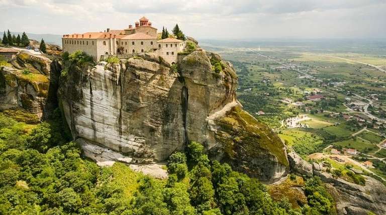 Full Day Tour to Meteora and Vergina - 14 hours