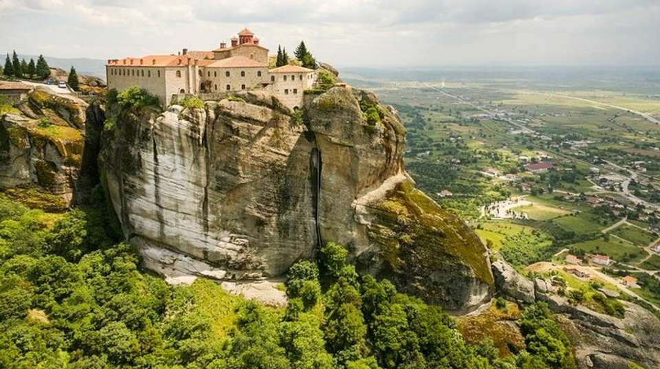 Full Day Tour to Meteora and Vergina - Theodores Travel - Greece - Image 1