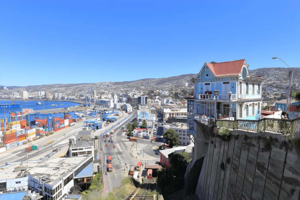 Full Day Tour Valparaiso, Viña del Mar and Casablanca  - Chilevivetours - Chile - Image 4