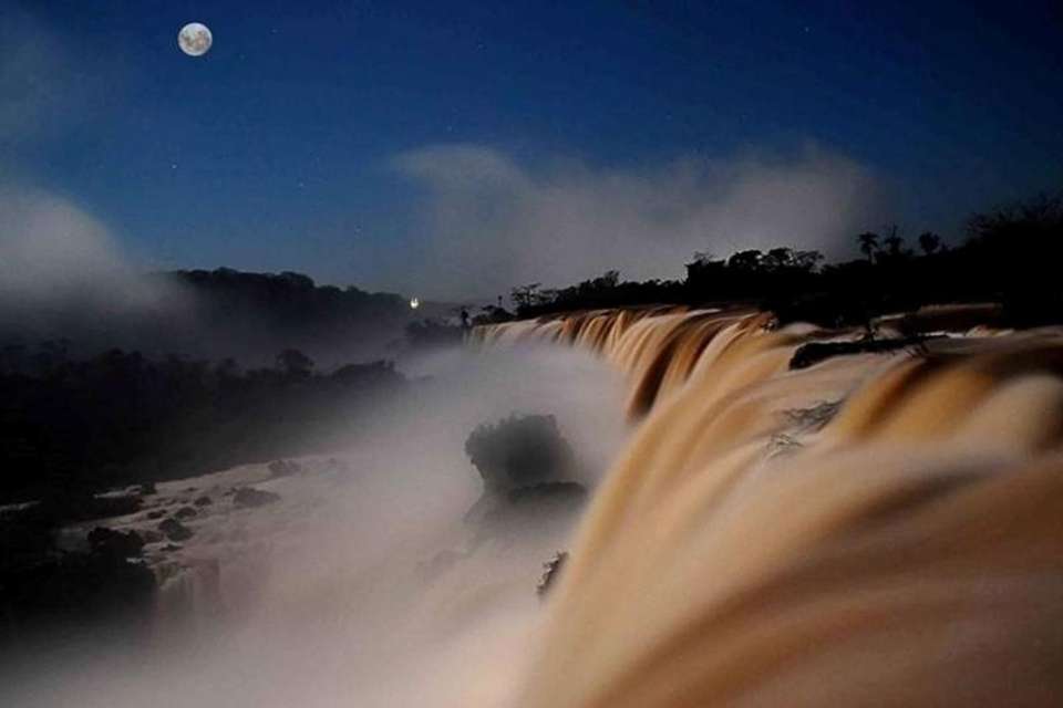 Full Moon Experience at Iguazu Falls - Tangol Tours - Argentina - Image 2