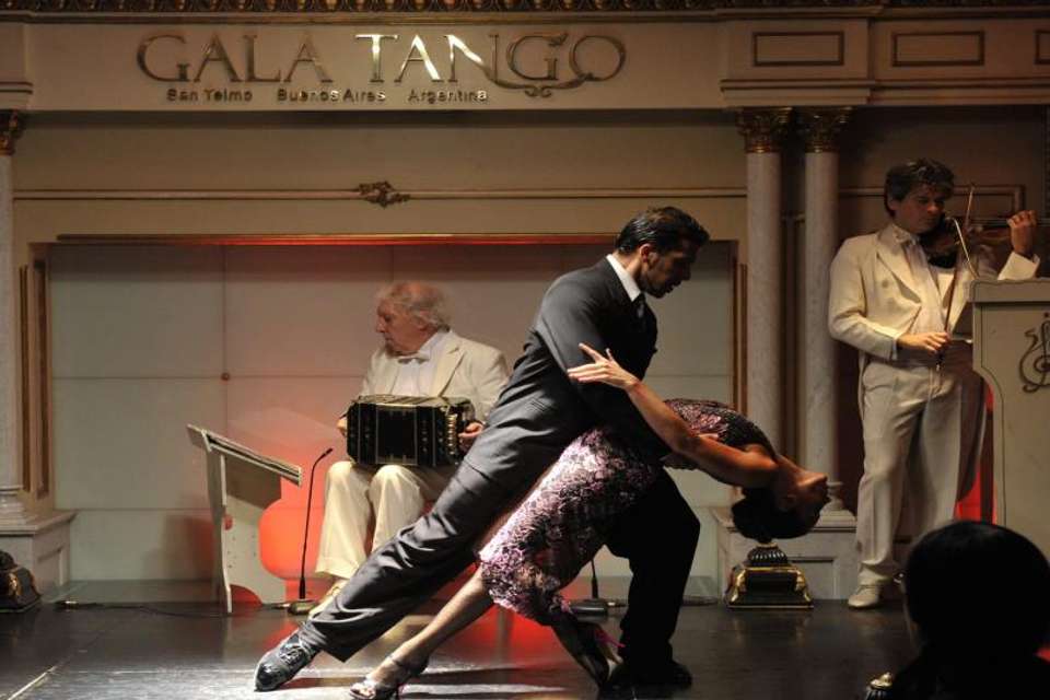 Gala Tango Dinner Show & Wine Tasting - Tangol Tours - Argentina - Image 3