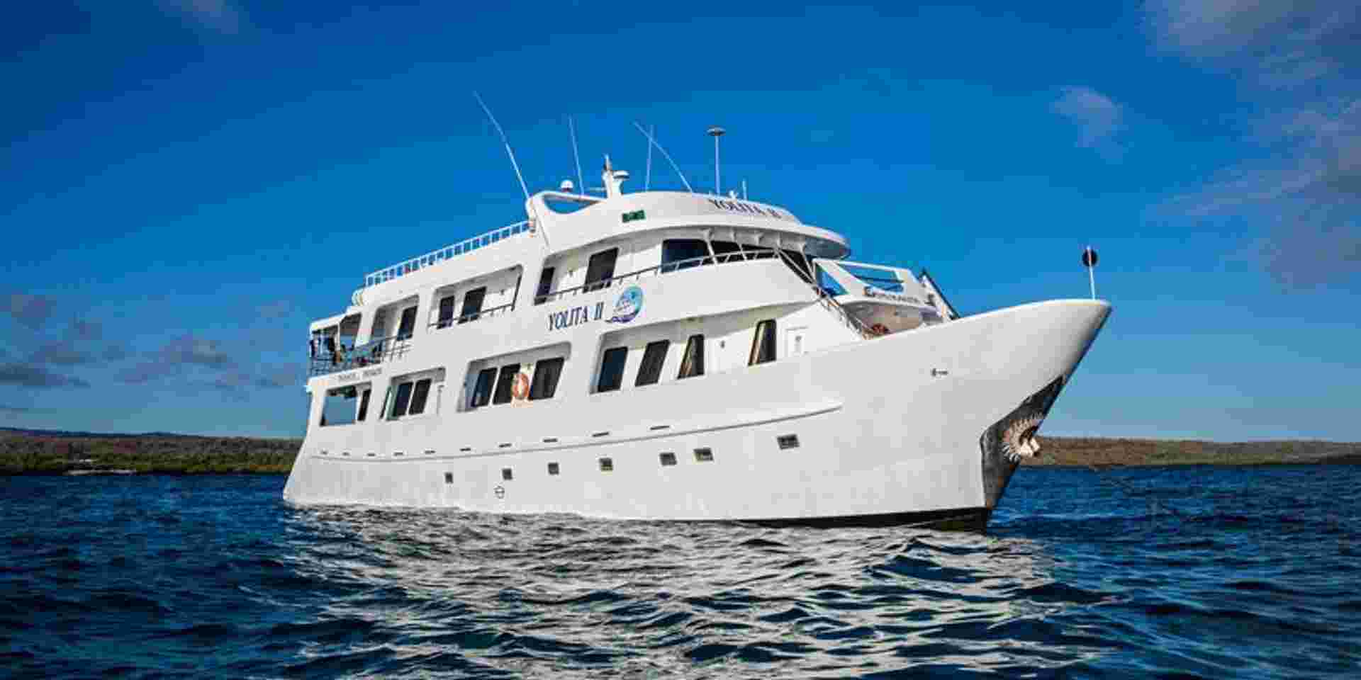 Galápagos — Central, South & East Islands aboard the Yolita
