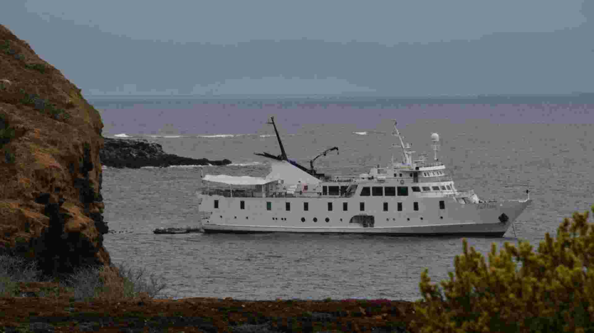 YACHT LA PINTA HUMBOLDT ISLES EXPEDITION (Thurs - Mon)
