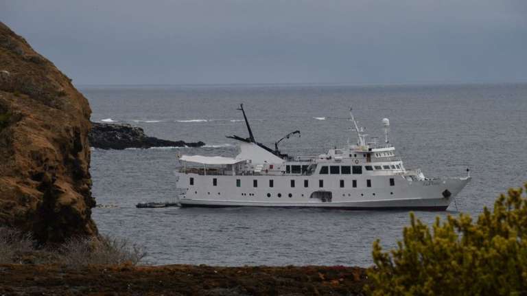 YACHT LA PINTA HUMBOLDT ISLES EXPEDITION (Thurs - Mon) trip - alternative tour available