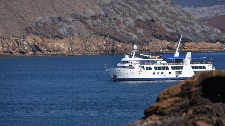 YACHT ISABELA II SEABIRD SANCTUARY EXPEDITION (Mon - Fri) trip - alternative tour available