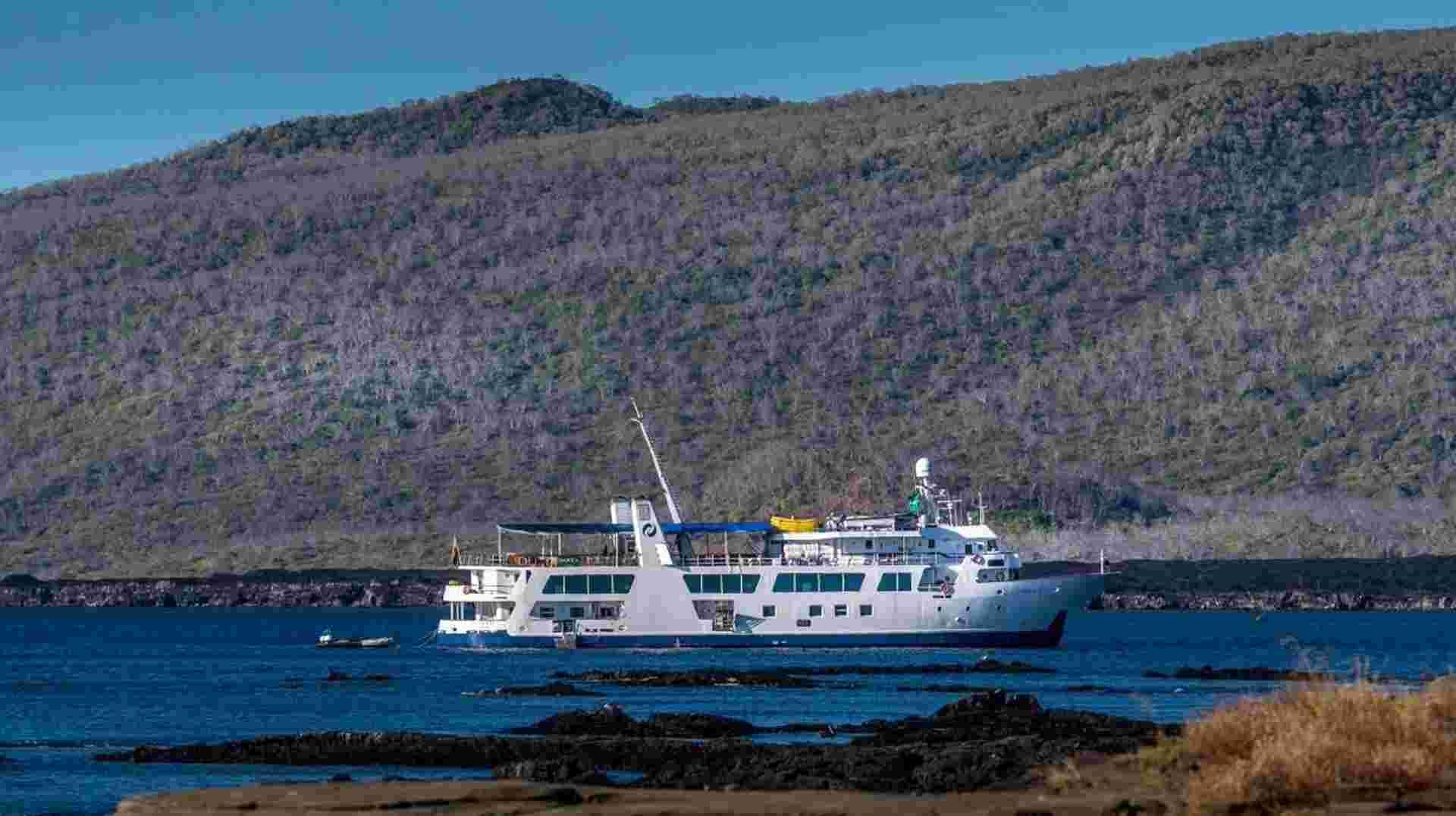 YACHT ISABELA II ISLANDS OF FIRE ADVENTURE (Thurs - Mon)