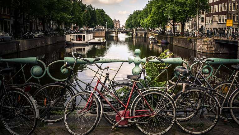 Get Social: Central Europe Highlights (Winter) trip - alternative tour available
