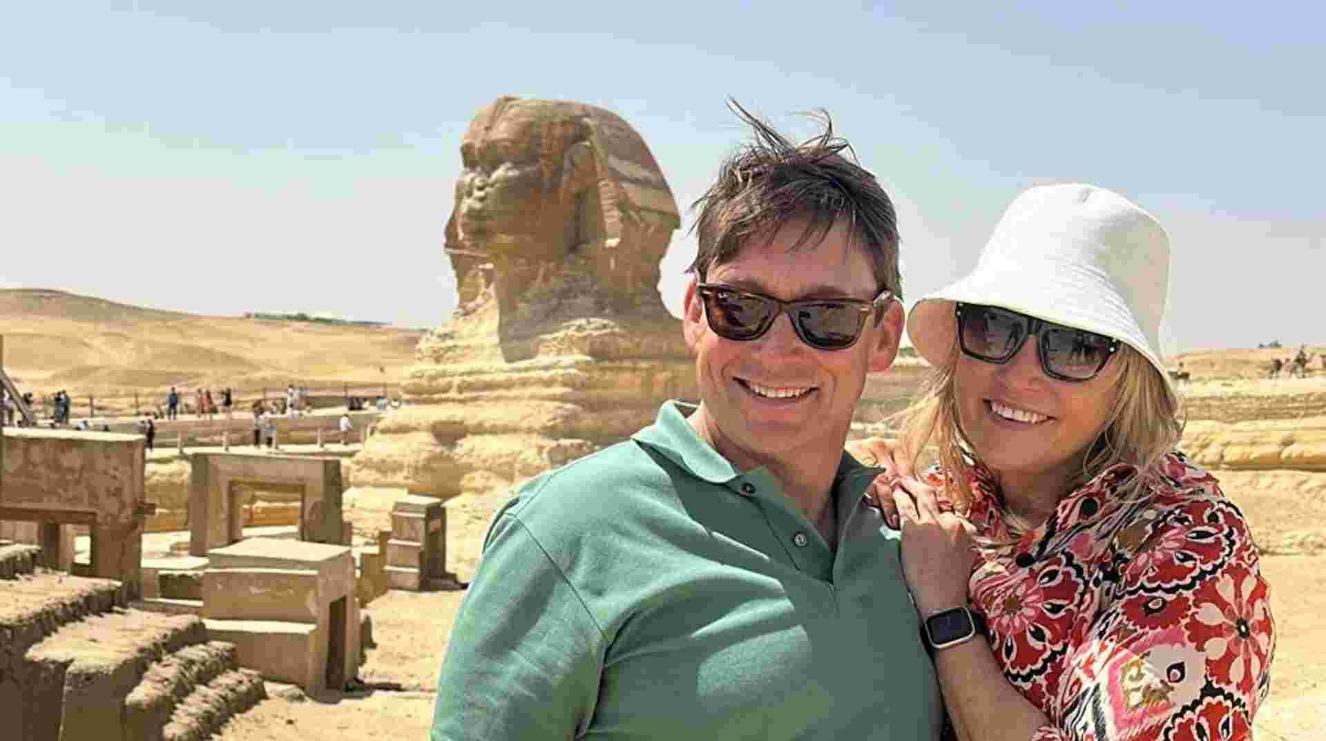Giza Pyramids and The Egyptian Museum Private Day Tour