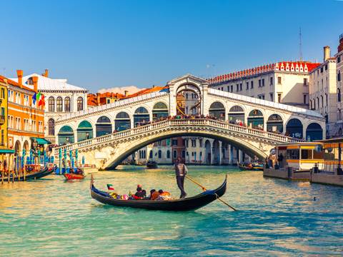 Natural Landmarks Sightseeing Tour: Gondolas, Lakes & Split - 9 Days