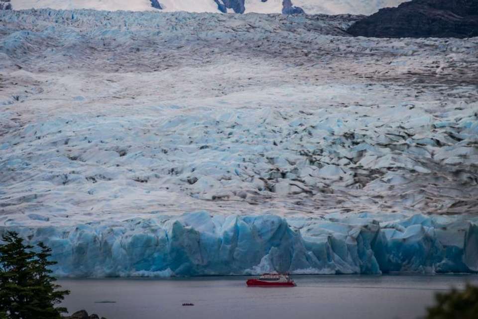 Grey Glacier Navigation in Torres del Paine - Tangol Tours - Chile - Image 3