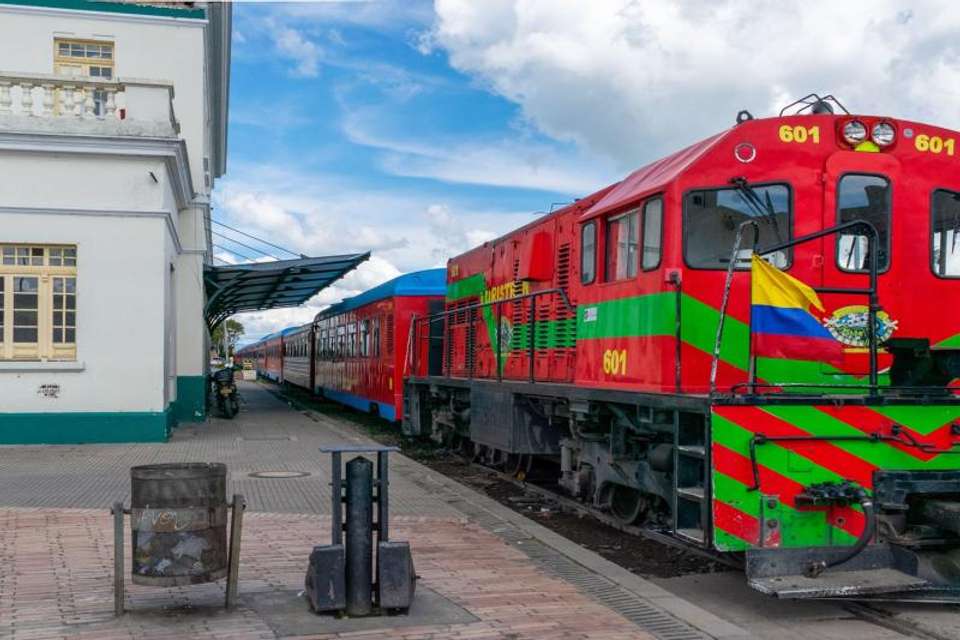 Guatavita Lagoon & Salt Cathedral Guided Day Trip + Tickets - Tangol Tours - Colombia - Image 4