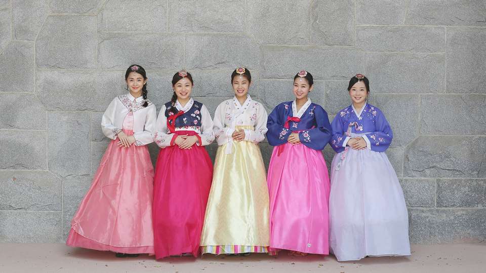 Gyeongbokgung Hanbok PhotoShoot - Hab Korea - South Korea - Image 4