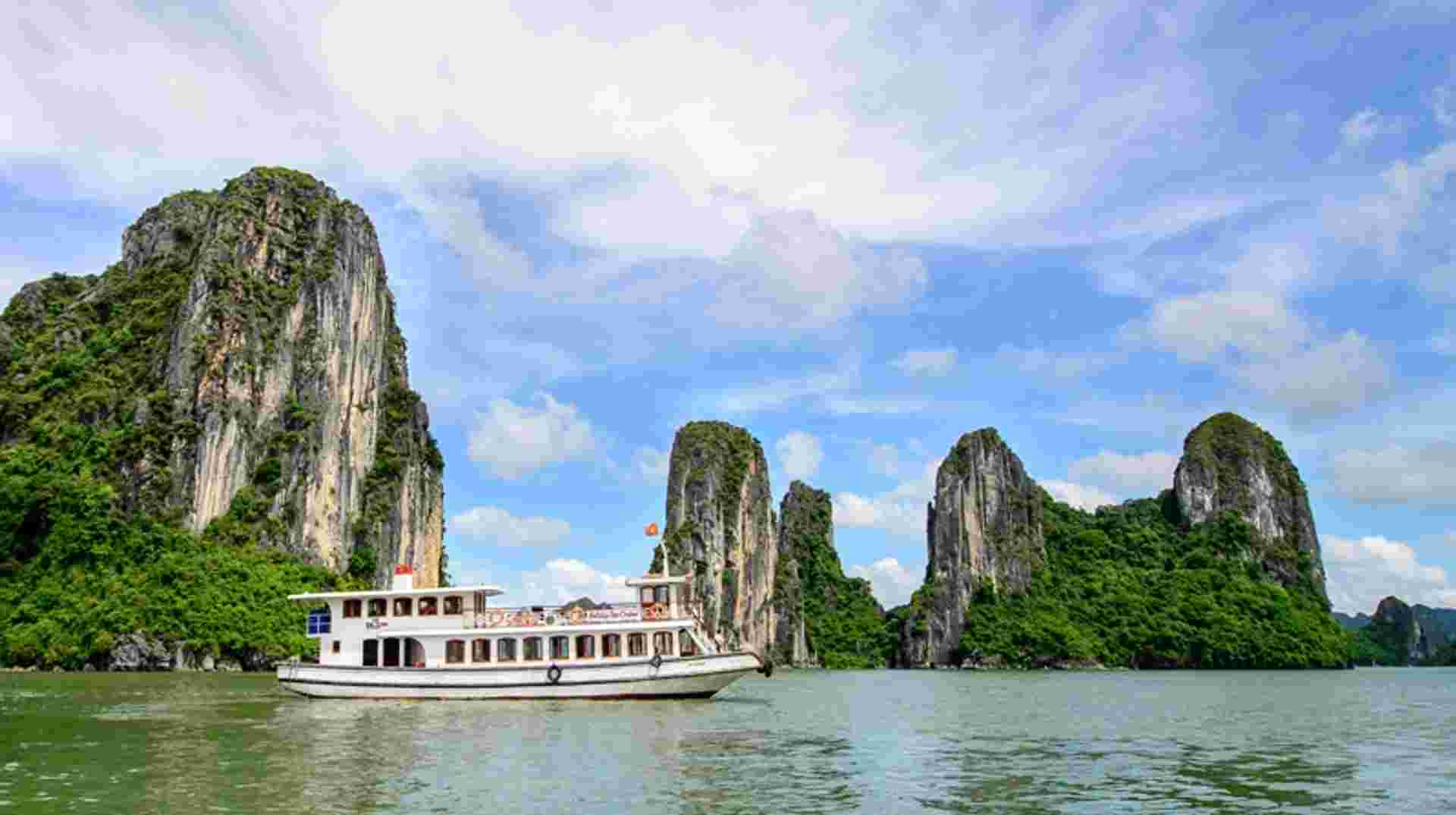 Halong Bay 1 day on Deluxe Cruise with transfer & lunch