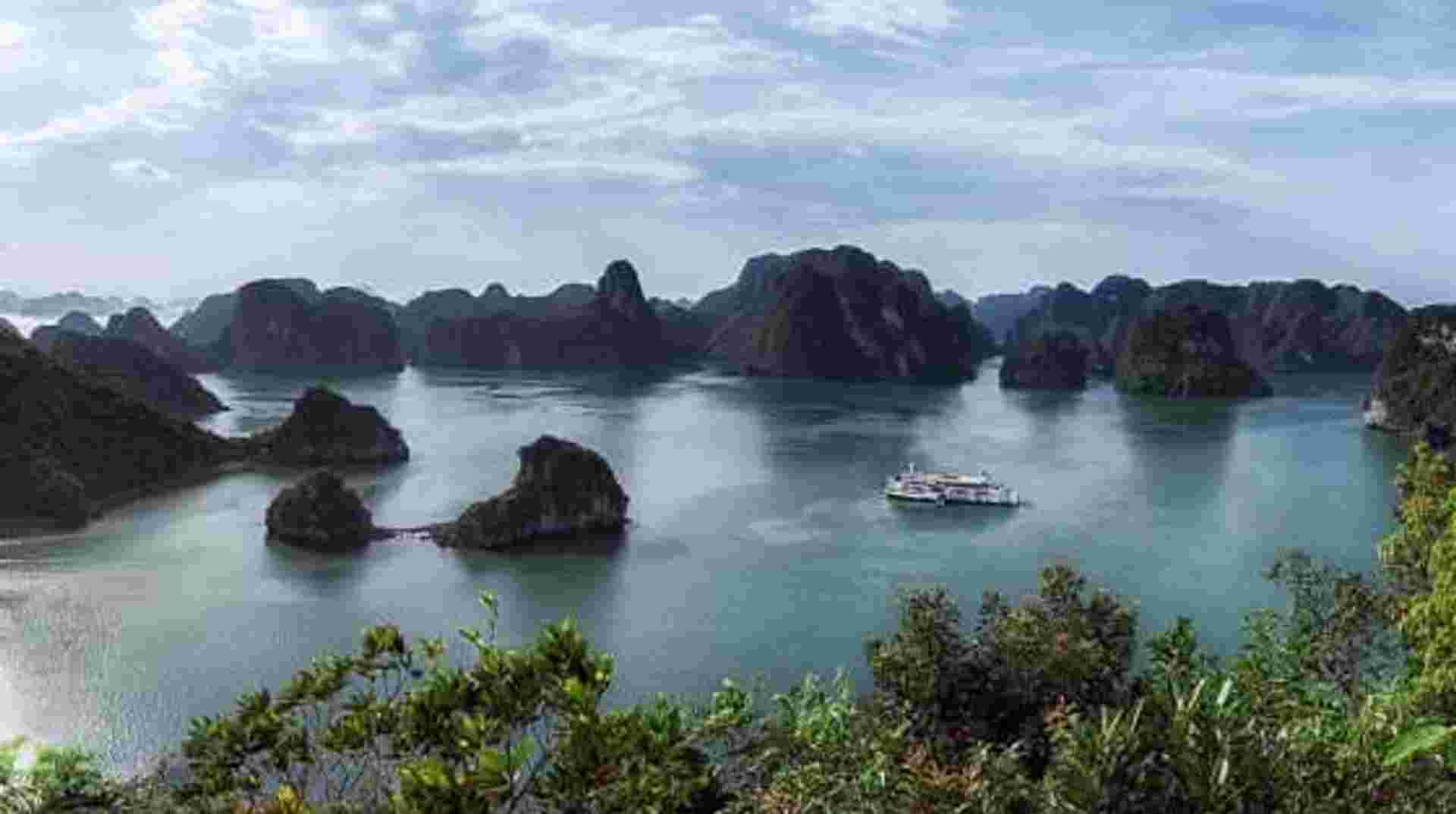 Halong Bay Cruise full Day From Tuan Chau