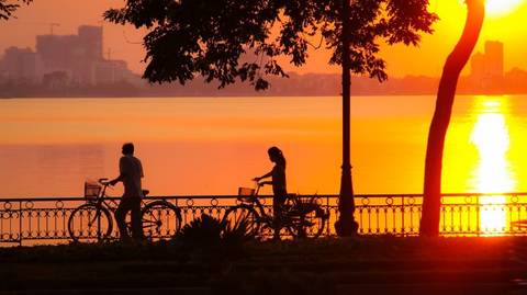 Hanoi Bicycle Tour: Hanoi Biking Sunset Tour 4 Hours