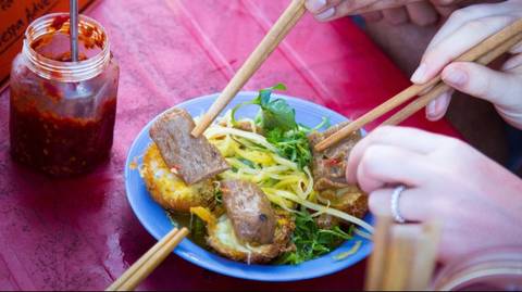 Hanoi Food Tour: Hanoi Street Food Discovery