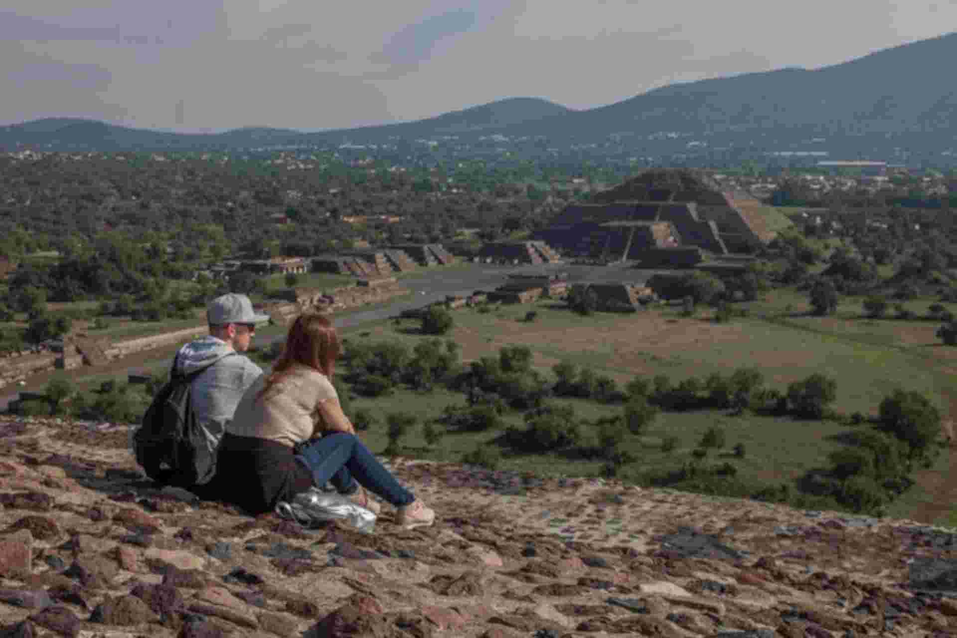 Teotihuacan Private Day Trip with Homemade Meal and Local Artisans