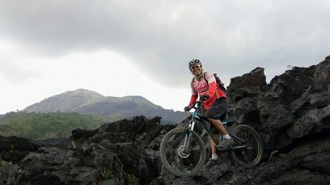 Indonesia Volcanoes Tour: Hike & Bike In Mt Batur (2 Days)