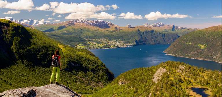 Scandinavia Sightseeing Tour: Hiking Norway's Fjordland