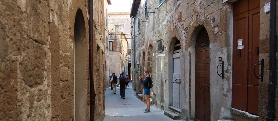 Hilltop Towns of Italy - Utracks - Italy - Image 4