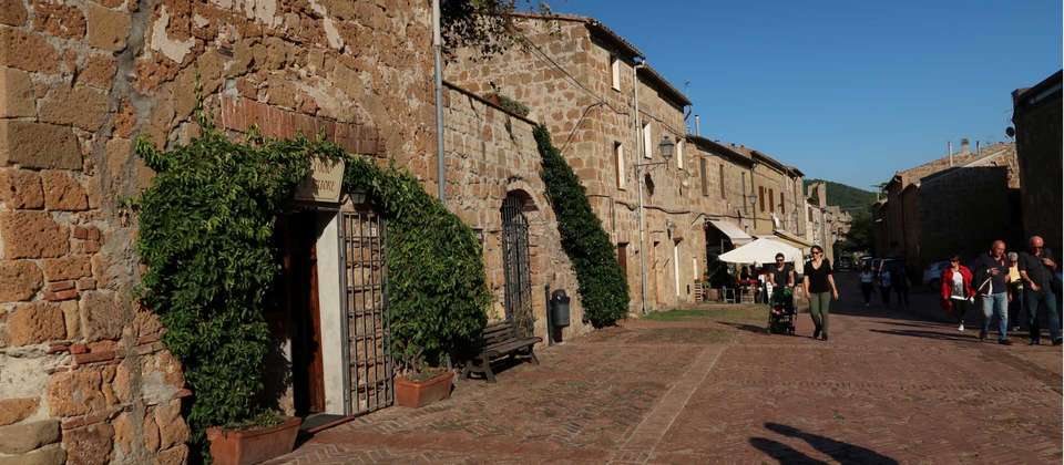 Hilltop Towns of Italy - Utracks - Italy - Image 7
