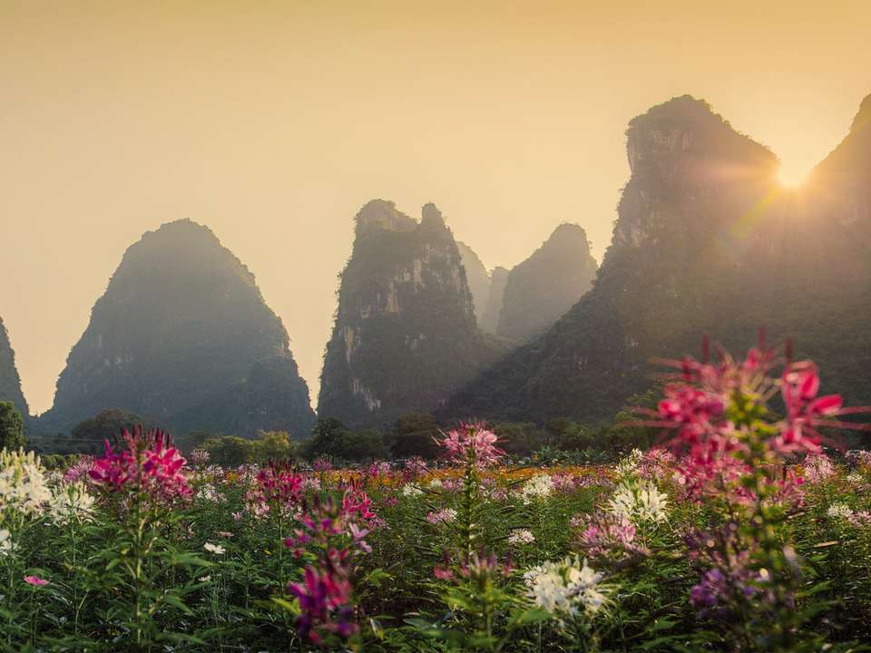 Hong Kong to Beijing - 18 days - On The Go Tours - Hong Kong