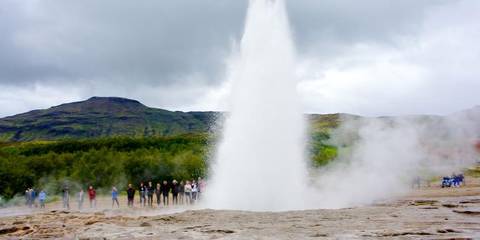 Iceland: Waterfalls, Hot Springs & Hiking Volcanic Landscapes - Fall Tours