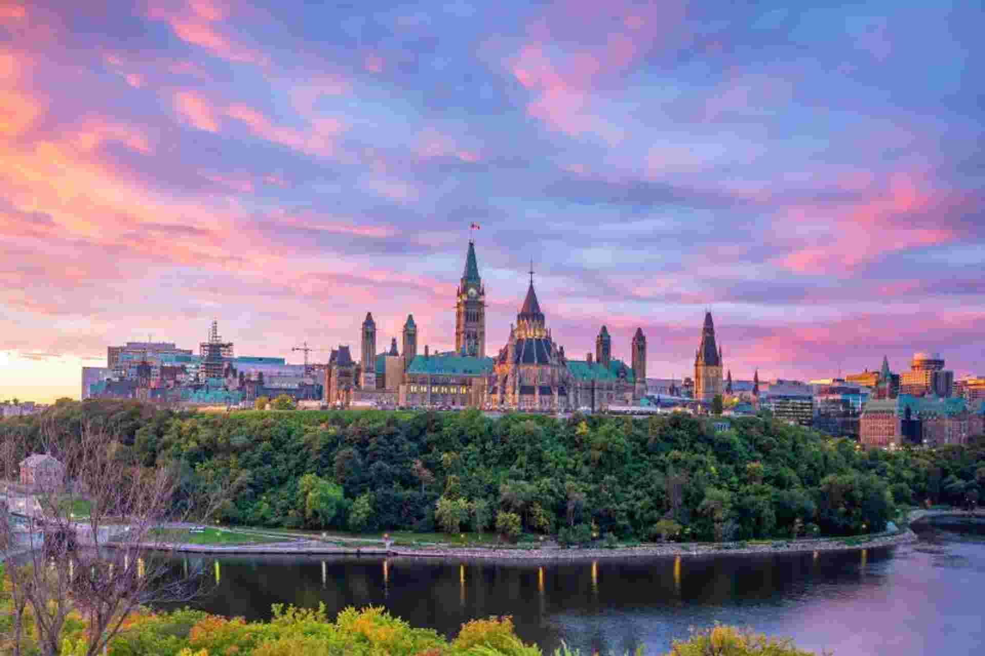 Icons of Eastern Canada: Toronto to Montreal