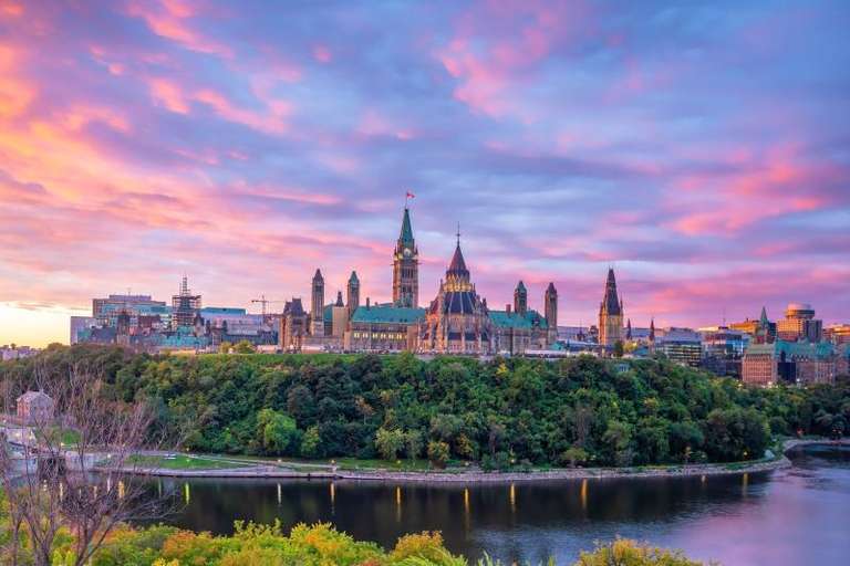 Icons of Eastern Canada: Toronto to Montreal trip - alternative tour available