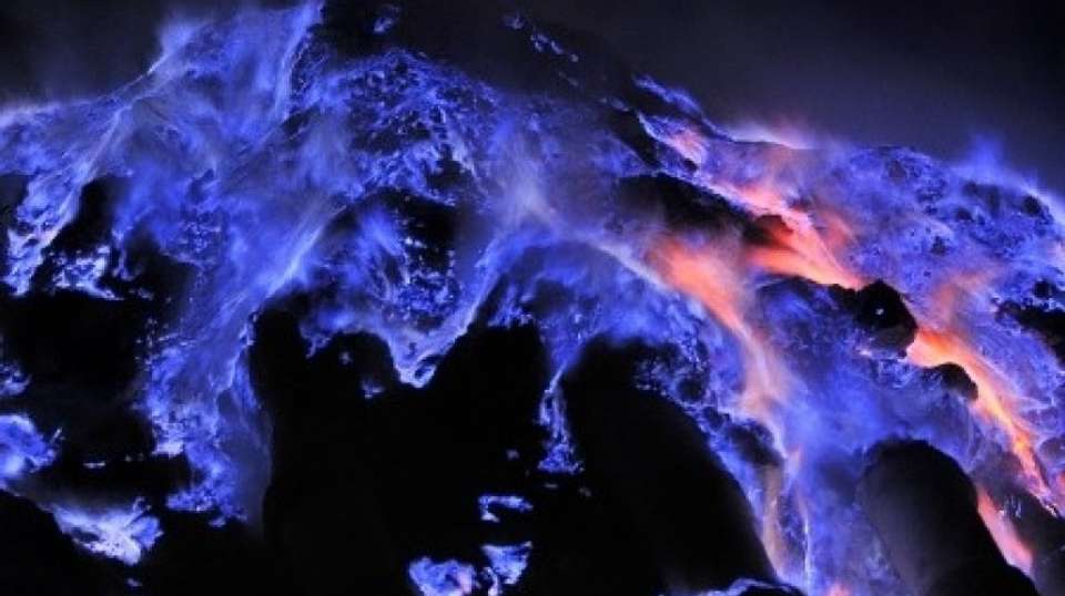 Ijen Blue Fire & Sunrise Hiking Trip - undefined - Image 3