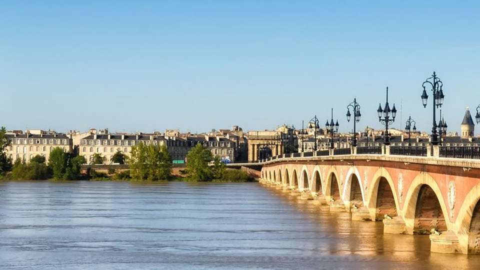 In the heart of the South-West terroirs: from Bordeaux to the vineyards of the Médoc (port-to-port cruise) - Croisieurope - France - Image 5