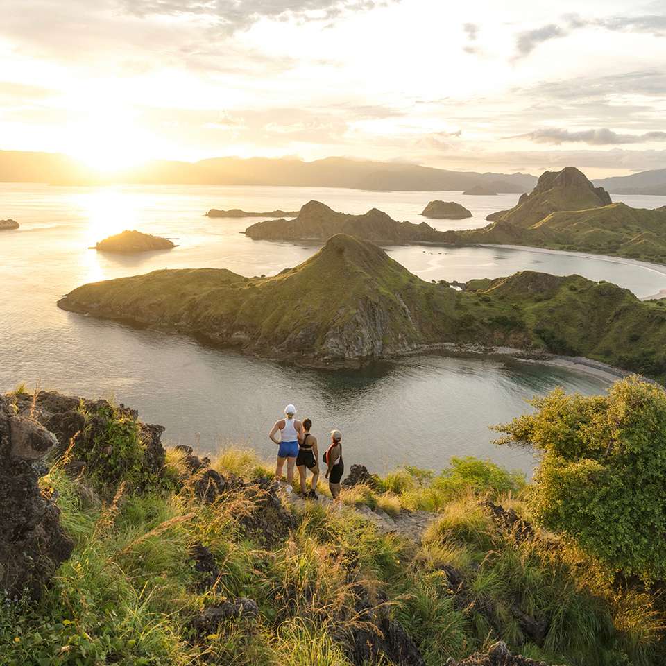Indonesia Island Hopping - Contiki - Indonesia - Image 5