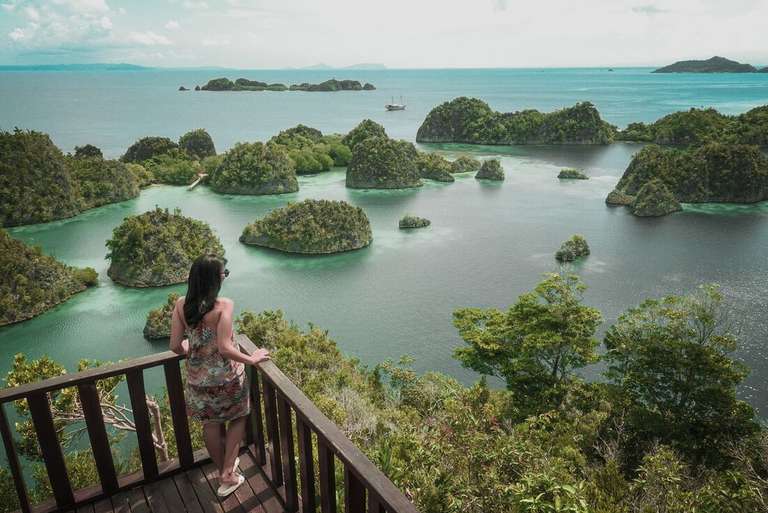 Indonesia Sailing Adventure: Raja Ampat