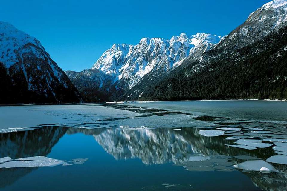 International lake-crossing to Chile from Bariloche - Tangol Tours - Argentina - Image 4