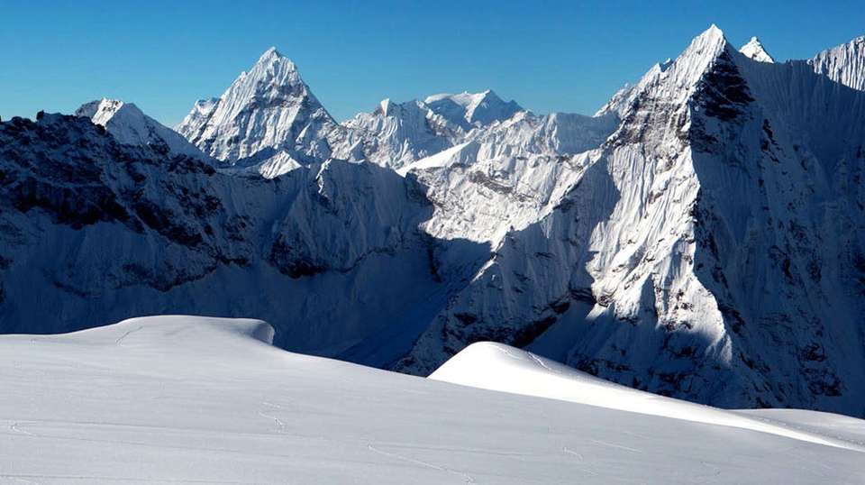Island Peak Aggressive Climb 15 Days - Alpine Club Of Himalaya - Nepal - Image 2