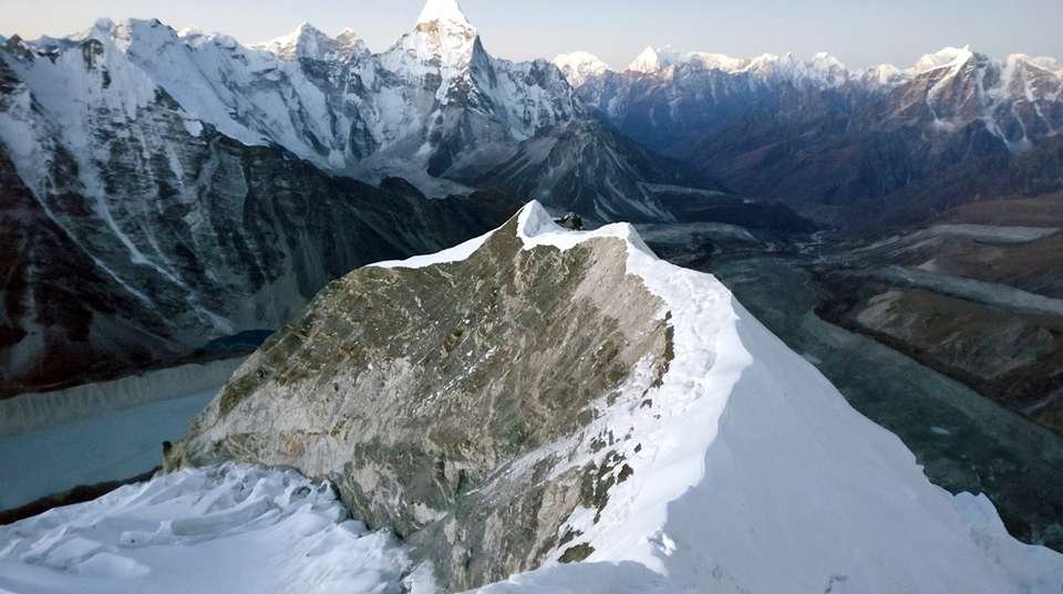 Island Peak Aggressive Climb 15 Days - Alpine Club Of Himalaya - Nepal - Image 4