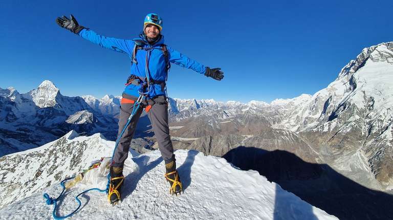 Island Peak Climb from Chhukung (Group Tour)