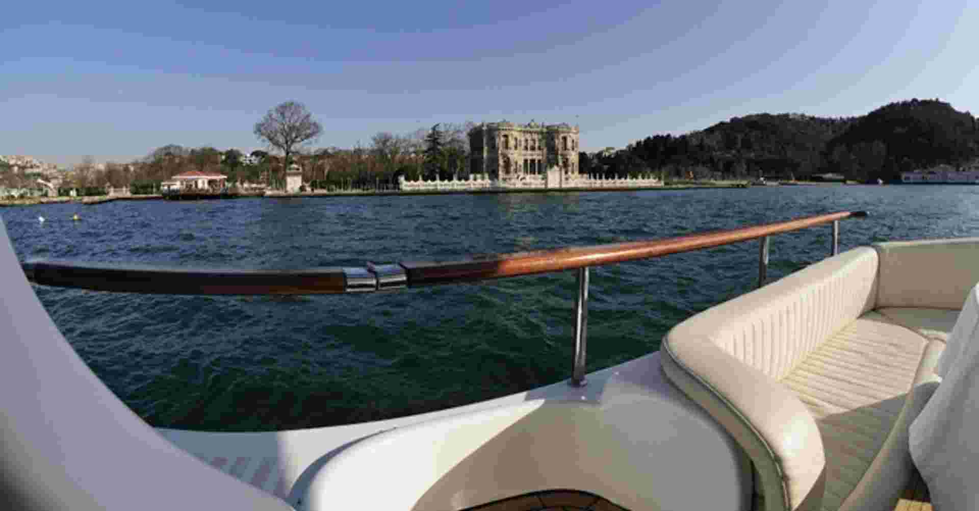 Istanbul 2-Hour Private Bosphorus Yacht Tour 