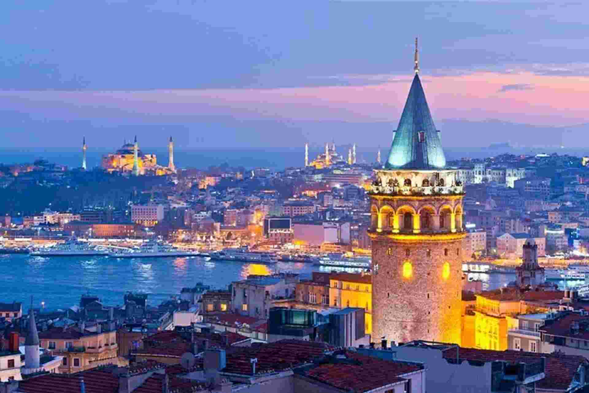 Explore Istanbul’s Old Town! 4 Days With Hotel, Tours & Transfers