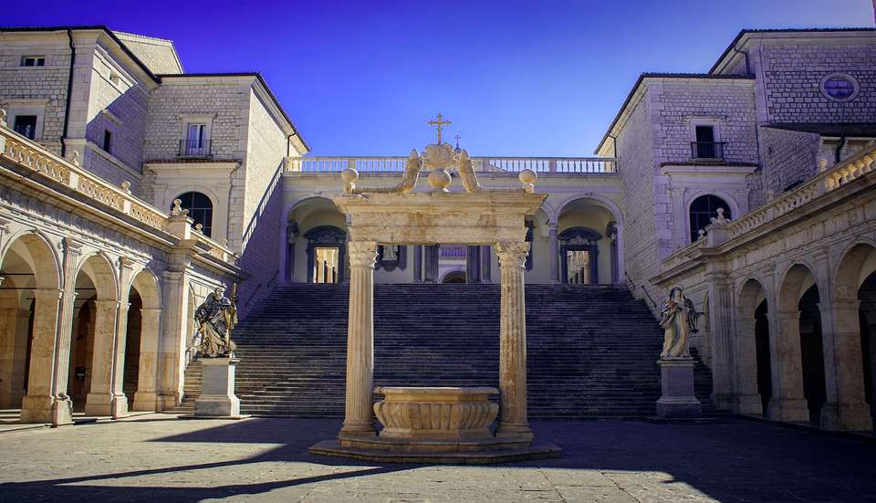 Italian Lakes to Eternal Rome Adventure - 8 days - On The Go Tours - Italy